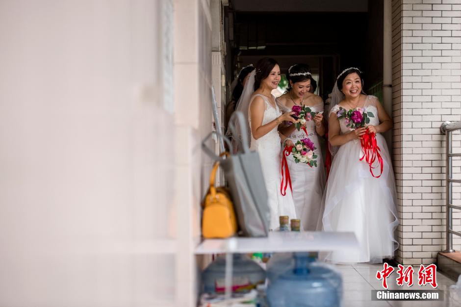 　廣東一大學(xué)為校友舉行集體婚禮 50對(duì)夫妻重返母校