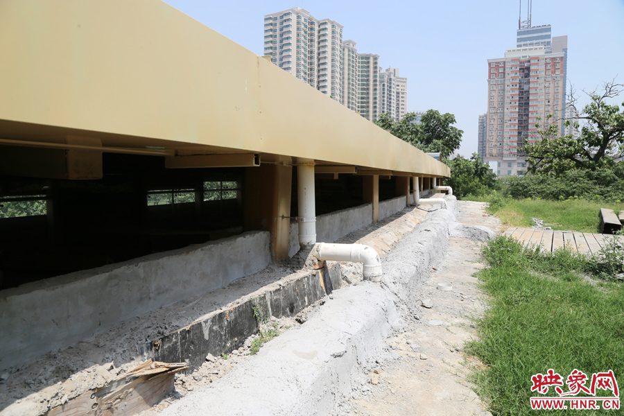 保護殼外部設(shè)計有排水系統(tǒng)。