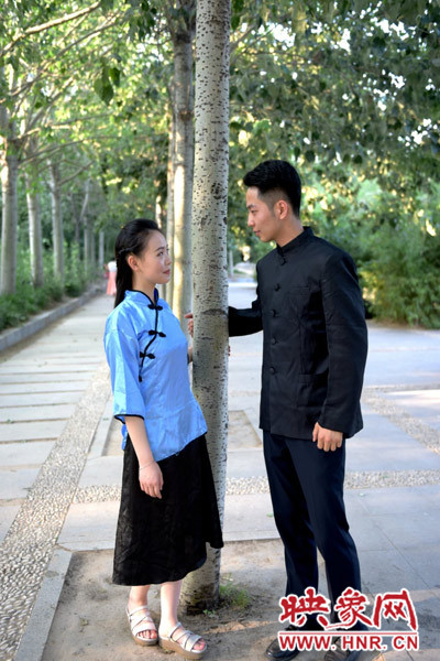 輕輕的凝視，勝卻了千言萬語(yǔ)。