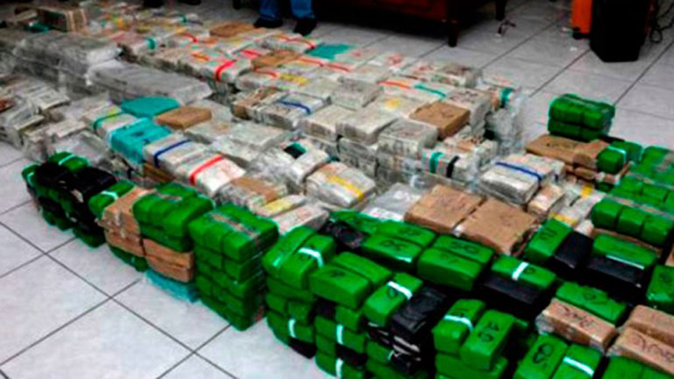 墨西哥毒梟古斯曼家中滿屋的鈔票(網(wǎng)頁截圖) 墨西哥毒梟古斯曼家中滿屋的鈔票(網(wǎng)頁截圖)