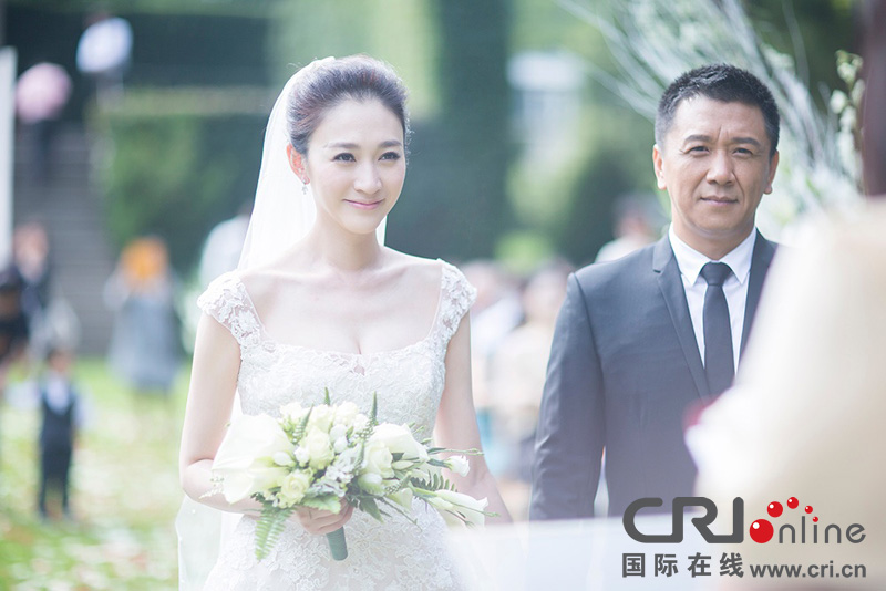 李小冉比利時(shí)辦婚禮 朱丹、鐘欣潼、應(yīng)采兒做伴娘