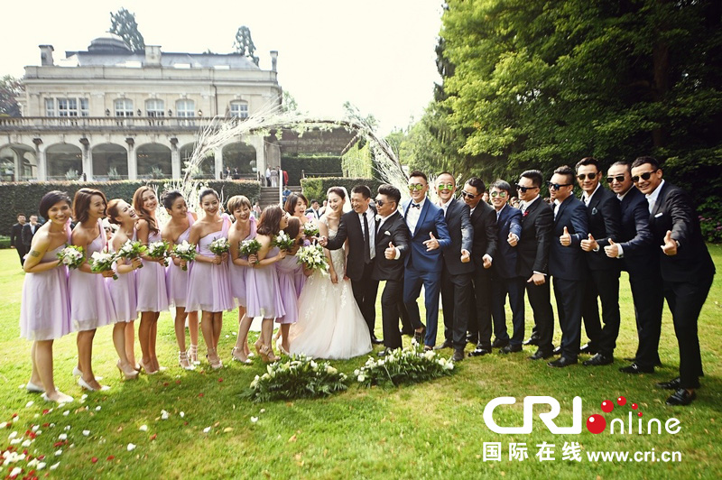 李小冉比利時(shí)辦婚禮 朱丹、鐘欣潼、應(yīng)采兒做伴娘