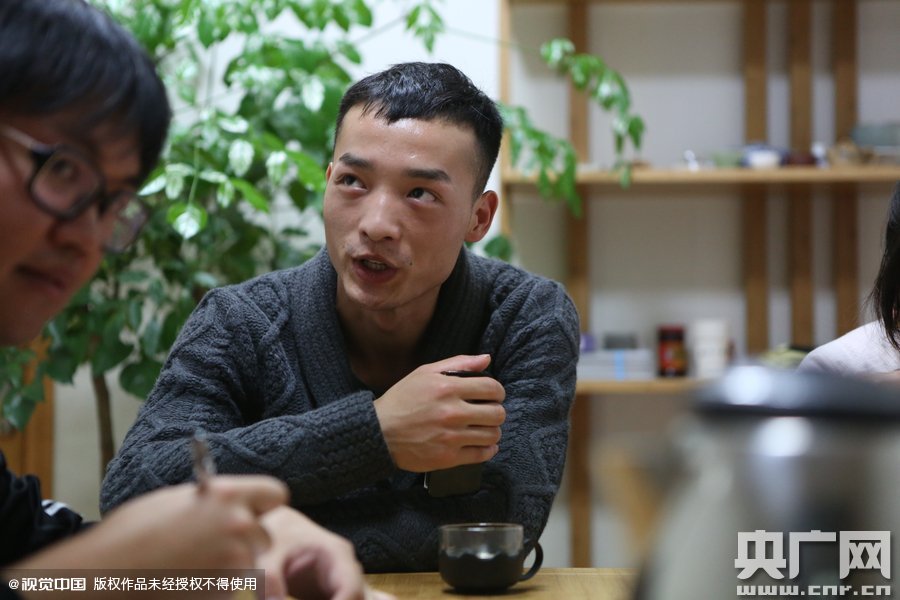 網(wǎng)絡(luò)紅人葉良辰現(xiàn)身浙江臺州，接受記者的專訪。