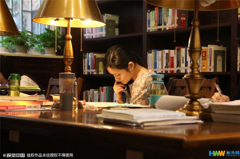 重慶大學(xué)改造翻新的“民國(guó)風(fēng)圖書館”走紅網(wǎng)絡(luò)，引得無數(shù)網(wǎng)友點(diǎn)贊