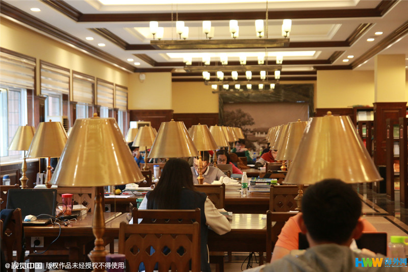 重慶大學(xué)改造翻新的“民國(guó)風(fēng)圖書館”走紅網(wǎng)絡(luò)，引得無數(shù)網(wǎng)友點(diǎn)贊