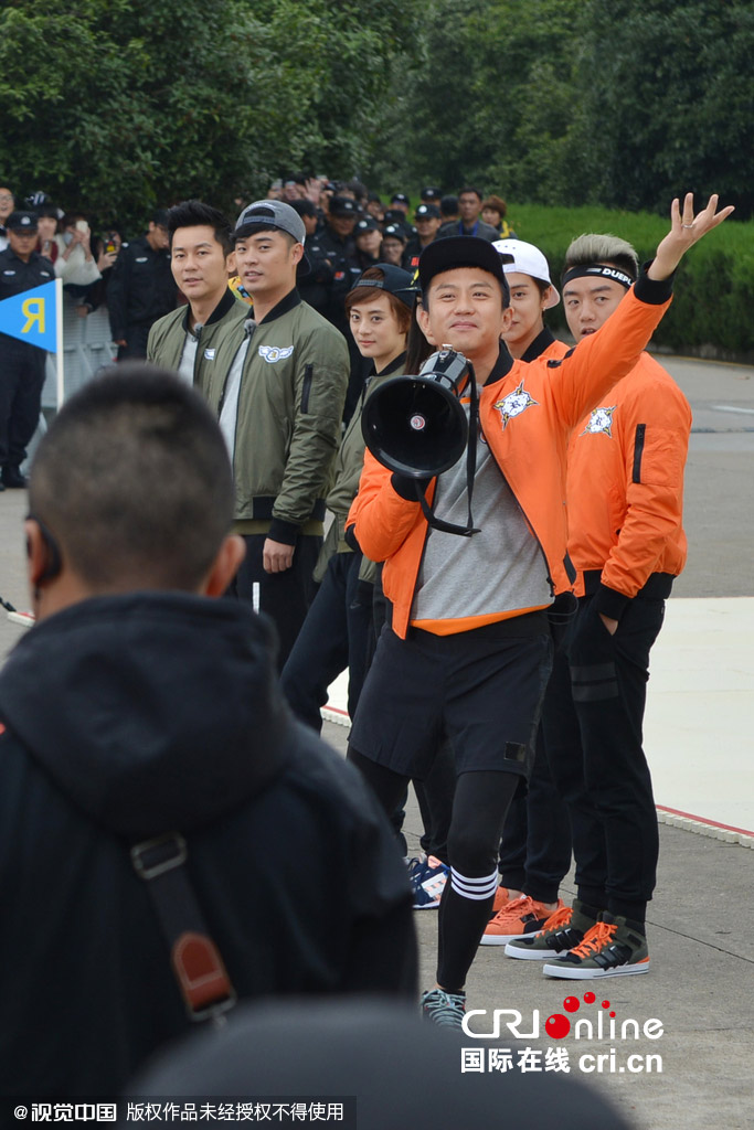 《奔跑吧兄弟》第三季劇組到南京錄制節(jié)目。