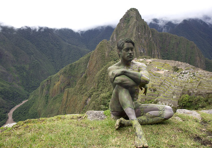 美藝術(shù)家彩繪模特“隱身”世界七大奇跡 美藝術(shù)家彩繪模特“隱身”世界七大奇跡