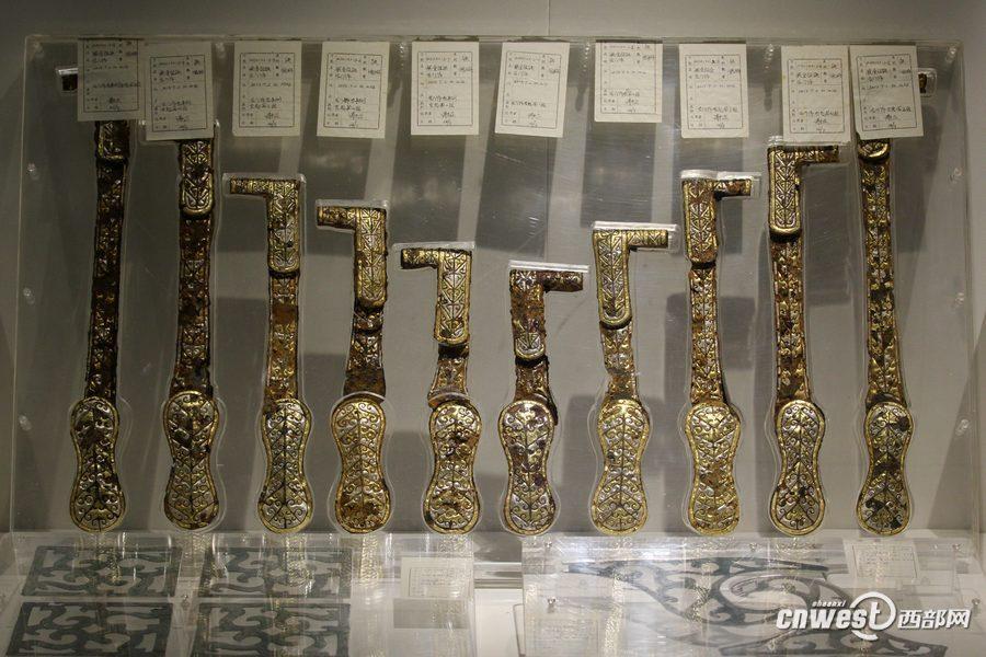 出土的車門飾。