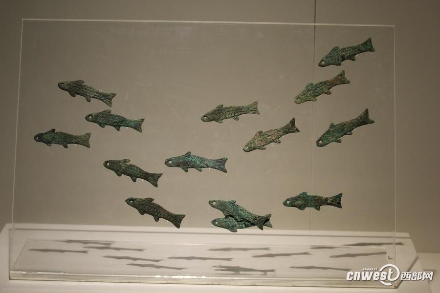 青銅魚符，有專家推測(cè)是覆蓋棺槨所用荒帷上懸掛的裝飾物。