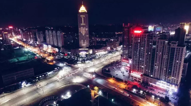 情人節(jié)最溫暖告白！84歲老人包下整樓示愛老伴