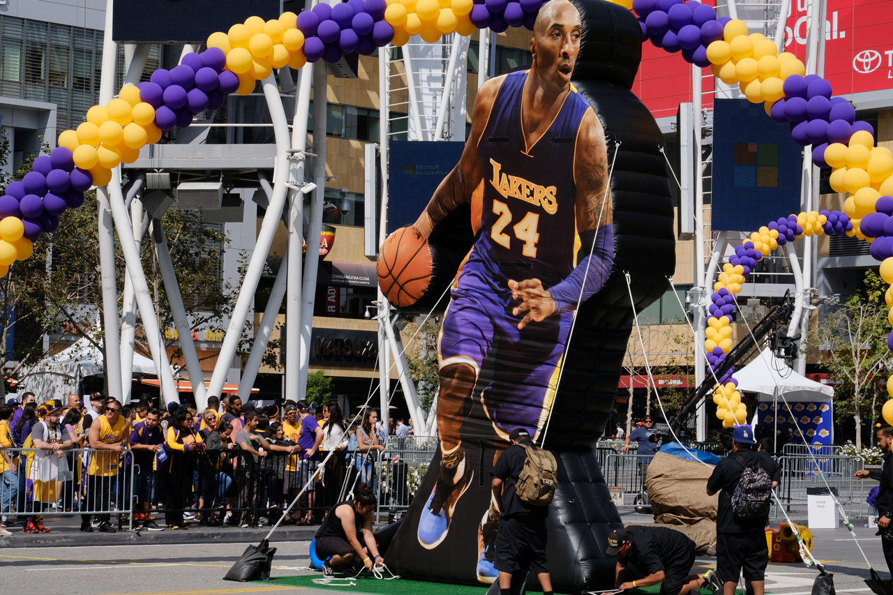 科比最后一戰(zhàn) 眾多粉絲齊聚送祝福 科比最后一戰(zhàn) 眾多粉絲齊聚送祝福