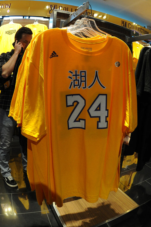 科比最后一戰(zhàn) 眾多粉絲齊聚送祝福 科比最后一戰(zhàn) 眾多粉絲齊聚送祝福