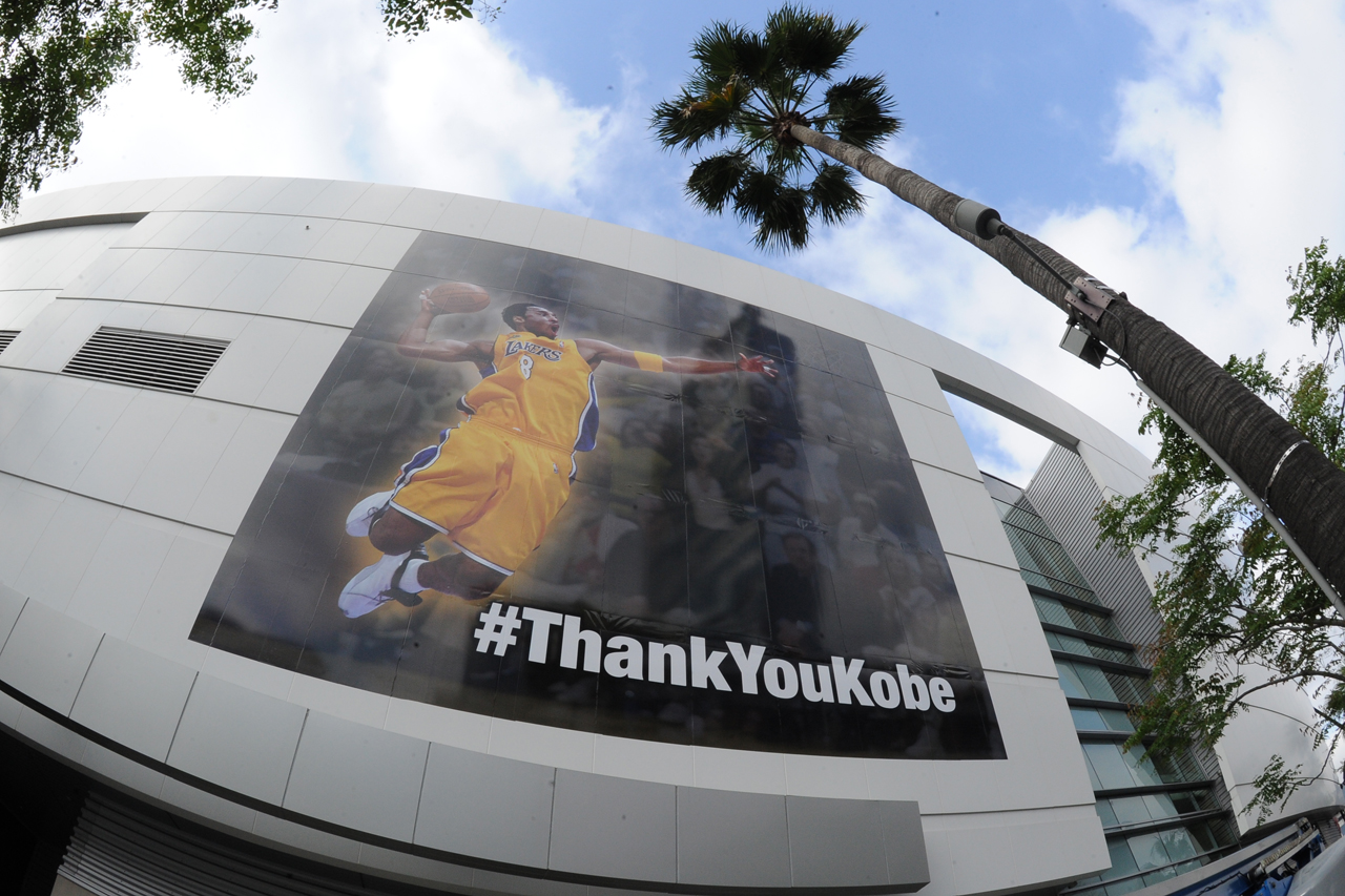 科比最后一戰(zhàn) 眾多粉絲齊聚送祝福 科比最后一戰(zhàn) 眾多粉絲齊聚送祝福