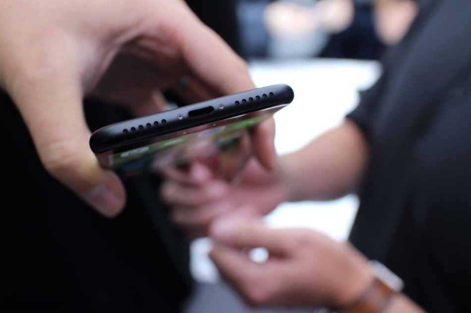 iPhone 7發(fā)布迎10大更新 亮黑配色成亮點(diǎn) iPhone 7發(fā)布迎10大更新 亮黑配色成亮點(diǎn)