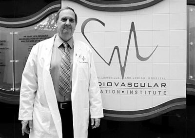 這是負責(zé)這一項目的生物學(xué)家斯圖爾特·威廉斯今年3月6日接受采訪時拍的照片。