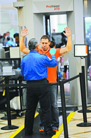 防止恐怖分子把炸彈偽裝成電子設備登機；新規(guī)適用于歐、非、中東赴美航班；智能手機將被重點排查