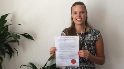 勞拉·E·S·馬修斯的護(hù)照簽名欄用的是L.Skywalker（L.天行者）。