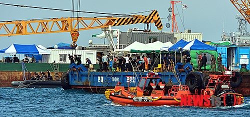 韓沉船失蹤者搜索時(shí)隔4天重啟清除船中障礙物 韓沉船失蹤者搜索時(shí)隔4天重啟清除船中障礙物