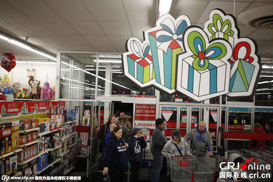 美國民眾搶購打折商品 迎“黑色星期五”血拼日(高清組圖) 美國民眾搶購打折商品 迎“黑色星期五”血拼日(高清組圖)