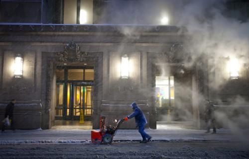 特大暴風(fēng)雪襲擊美國(guó)東北部，多州進(jìn)入緊急狀態(tài)。