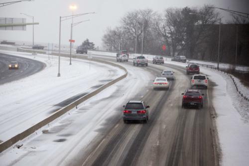 特大暴風(fēng)雪襲擊美國(guó)東北部，多州進(jìn)入緊急狀態(tài)。