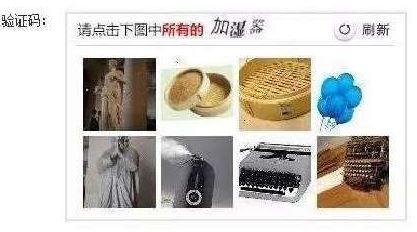 澎湃新聞?dòng)浾邚蔫F路上海站了解到，目前窗口售票采用的系統(tǒng)與12306網(wǎng)購(gòu)不同，購(gòu)票者通過身份證件的驗(yàn)證，即可購(gòu)票。根據(jù)往年經(jīng)驗(yàn)，每年臘月二十三到二十九的火車票最為緊俏，對(duì)應(yīng)的網(wǎng)絡(luò)購(gòu)票日期為12月4日至10日，春運(yùn)火車票搶票也進(jìn)入最白熱化的狀態(tài)。對(duì)此，鐵路部門提醒，如果沒能在第一時(shí)間買到票，旅客不妨在起售時(shí)間30分鐘后、開車前15天和開車前1天三個(gè)時(shí)間點(diǎn)“撿漏”，可能會(huì)有意外的收獲。