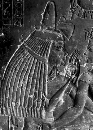 墓中壁畫(huà)顯示，馬婭把年幼的圖坦卡蒙抱在膝上。