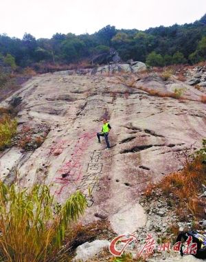 “蔣周經(jīng)緯”上傳的涂鴉圖。加油轉(zhuǎn)過彎就到了蔣周經(jīng)緯書。網(wǎng)絡(luò)截圖