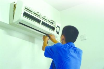 空調(diào)維修工自曝收費(fèi)亂 每年干2個(gè)月養(yǎng)活全年(圖) 空調(diào)維修工自曝收費(fèi)亂 每年干2個(gè)月養(yǎng)活全年(圖)