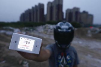 居民買期房入住后發(fā)現(xiàn)被垃圾場(chǎng)包圍 PM2.5近爆表 居民買期房入住后發(fā)現(xiàn)被垃圾場(chǎng)包圍 PM2.5近爆表