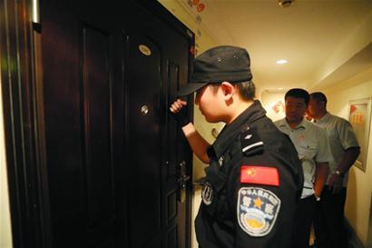 法院強(qiáng)制執(zhí)行拘傳老賴(lài) 法院強(qiáng)制執(zhí)行拘傳老賴(lài)