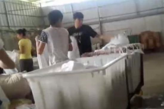 廣州一洗滌廠稱(chēng)酒店床單九成不洗除非有血(圖) 廣州一洗滌廠稱(chēng)酒店床單九成不洗除非有血(圖)