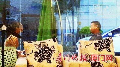 謝某約本報女記者在廈大附近一家咖啡廳見面，侃侃而談