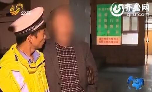 司機(jī)：“看前面，笑一下?！保ń貓D）