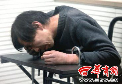 3月29日，多次騷擾孕婦的賈某在公安蓮湖分局接受訊問