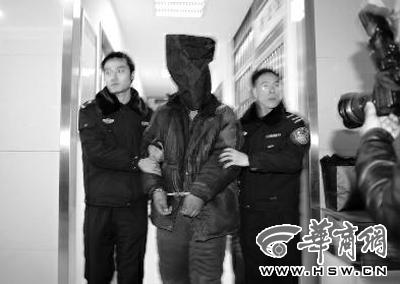 17歲流浪小伙因愛看消防滅火 街頭縱火燒車(圖) 17歲流浪小伙因愛看消防滅火 街頭縱火燒車(圖)