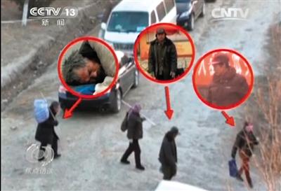 乞討完畢后，各有分工的乞討者們聚在一起，結伙回到居住地。央視截圖