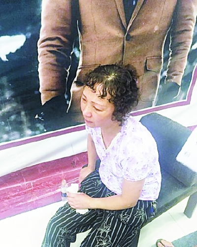 遇難女子家屬很悲傷。