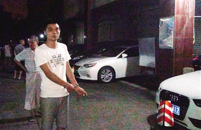 現(xiàn)場(chǎng)指認(rèn) (警方供圖) 現(xiàn)場(chǎng)指認(rèn) (警方供圖)