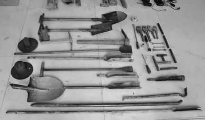 盜墓團(tuán)伙使用工具 圖片來源:中安在線