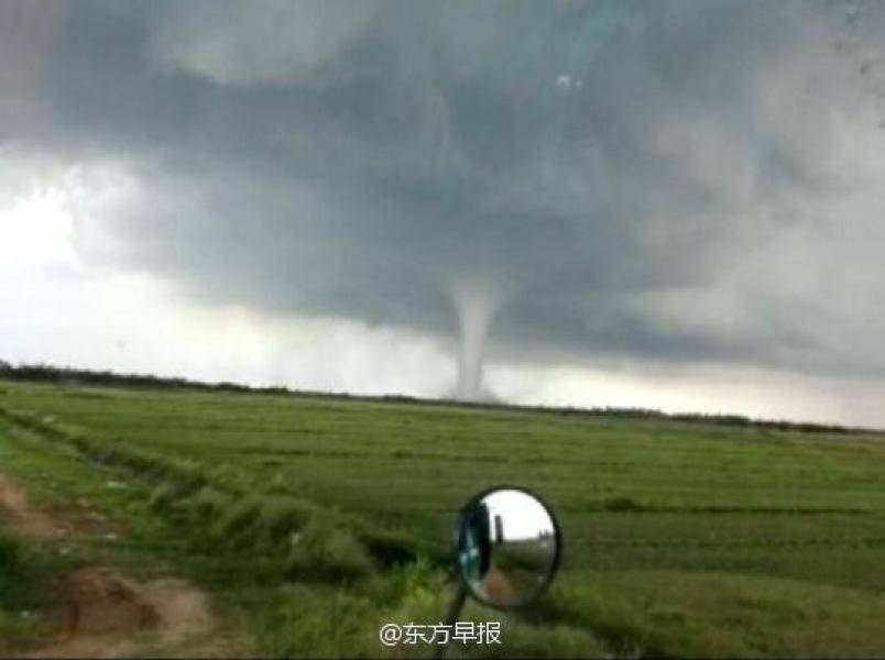 海南文昌突發(fā)龍卷風 已致1人死亡9人受傷 海南文昌突發(fā)龍卷風 已致1人死亡9人受傷