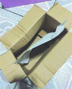 拼多多團購面膜，結(jié)果送來一個空盒、一張紙條。