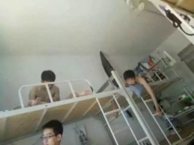 這個(gè)學(xué)校的男生宿舍火了！女同學(xué)都喊著要嫁