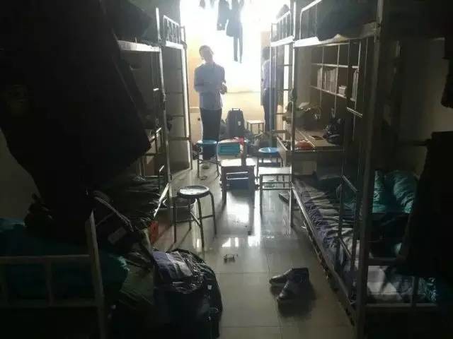 這個(gè)學(xué)校的男生宿舍火了！女同學(xué)都喊著要嫁
