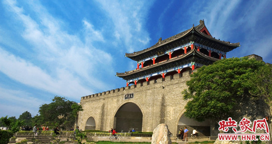 中外游客紛紛贊嘆——大美開(kāi)封 流連忘返 中外游客紛紛贊嘆——大美開(kāi)封 流連忘返