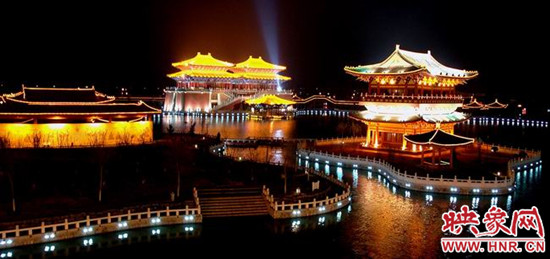 中外游客紛紛贊嘆——大美開(kāi)封 流連忘返 中外游客紛紛贊嘆——大美開(kāi)封 流連忘返