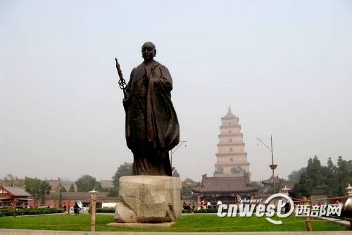 樹立于大雁塔前的唐玄奘像,他是中印兩國悠久交流史的代表人物。