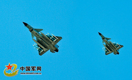 戰(zhàn)機(jī)升空開展對抗訓(xùn)練。肖燕錦攝