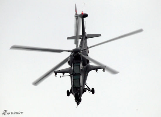 資料圖：在珠海航展上亮相的武直-10攻擊直升機(jī)。