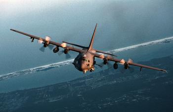 伊拉克接收3架美制運(yùn)輸機(jī) 伊拉克接收3架美制運(yùn)輸機(jī)